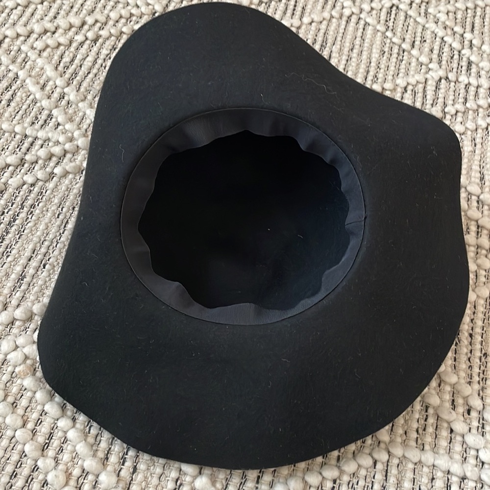 Wool hat - Picture 2 of 3